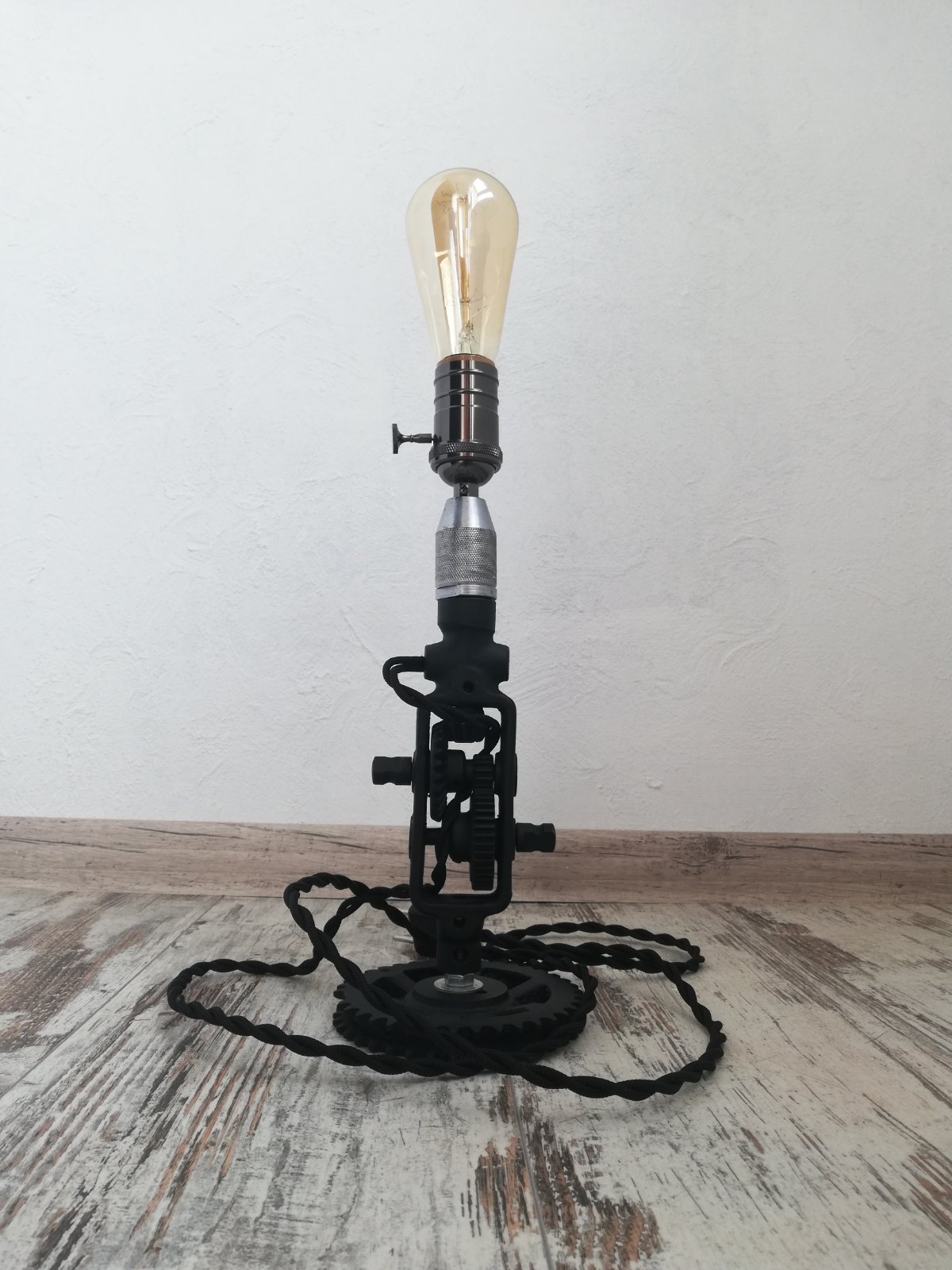 Ретро настільна лампа лофт з ручної дрилі